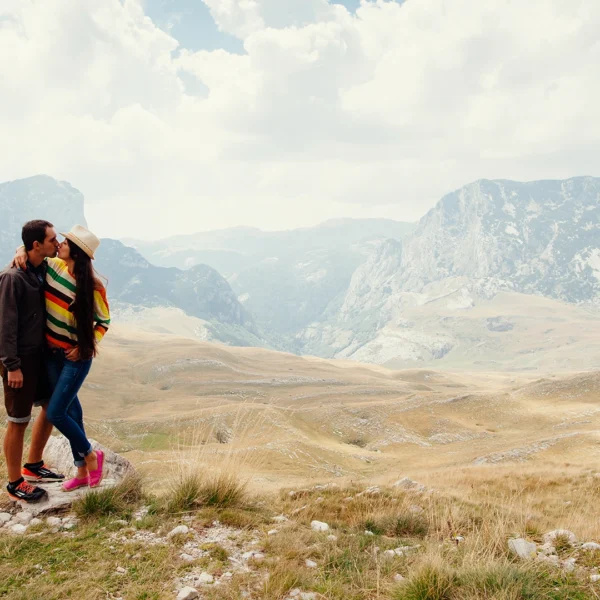 couple-travel-durmitor-zabljak-hotel-rezident